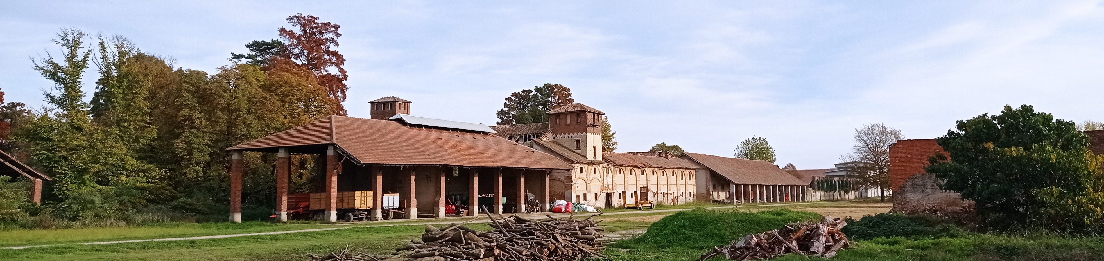 Vista sulla tenuta agricola e sul Castello