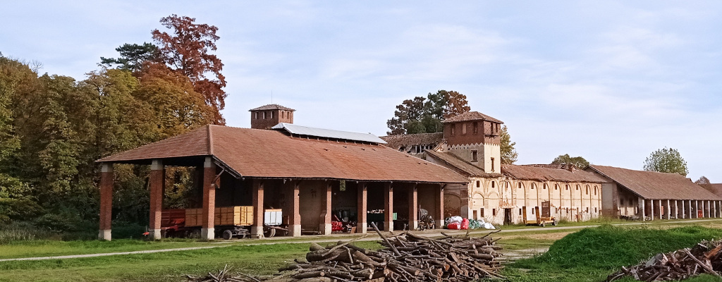 Vista sulla tenuta agricola e sul Castello