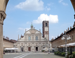 La Piazza Ducale