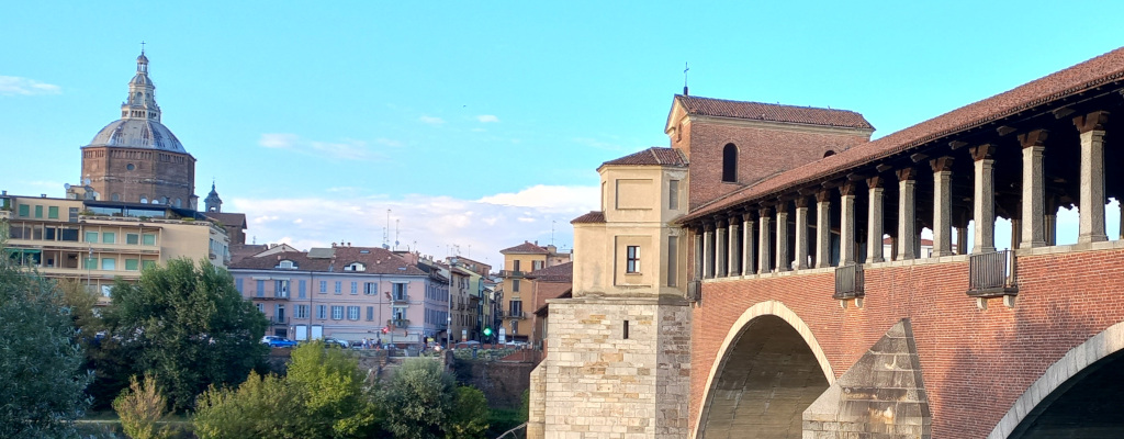 Il Ponte Coperto e la cupola del Duomo a Pavia